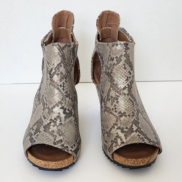 Corkys Brushed Snakeskin Metallic Wedge Sandals NEW - Picture 3 of 11